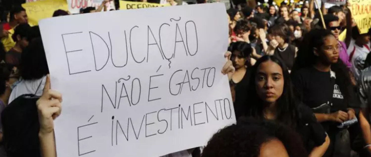 DESCUMPRIMENTO DO PNE AFETA MAIS AS JUVENTUDES NEGRAS, INDÍGENAS E PERIFÉRICAS E AUMENTA A URGÊNCIA DA CONSTRUÇÃO DE UM NOVO PLANO