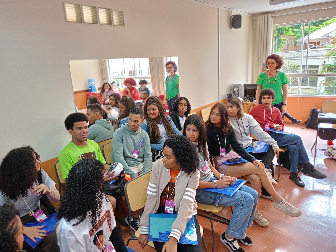 Para combater a violência, gênero nos Planos já: conferência livre de juventude é realizada para discutir o novo PNE