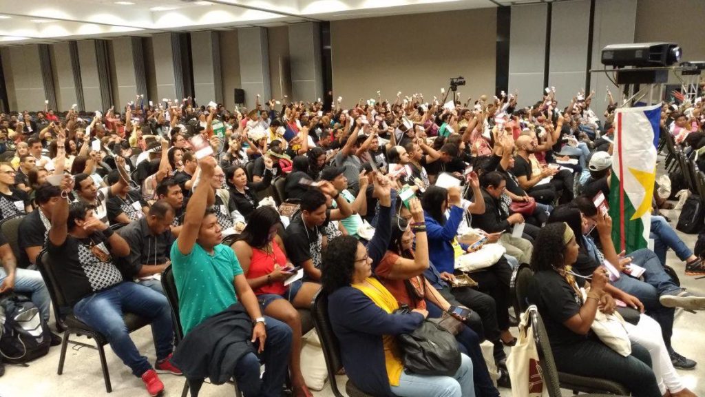 OS DESAFIOS PARA EFETIVAR GESTÃO DEMOCRÁTICA EM CONFERÊNCIAS DE EDUCAÇÃO NO BRASIL