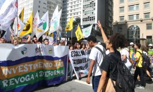 Novo projeto de lei para o Ensino Médio deixa brechas para privatização e precarização